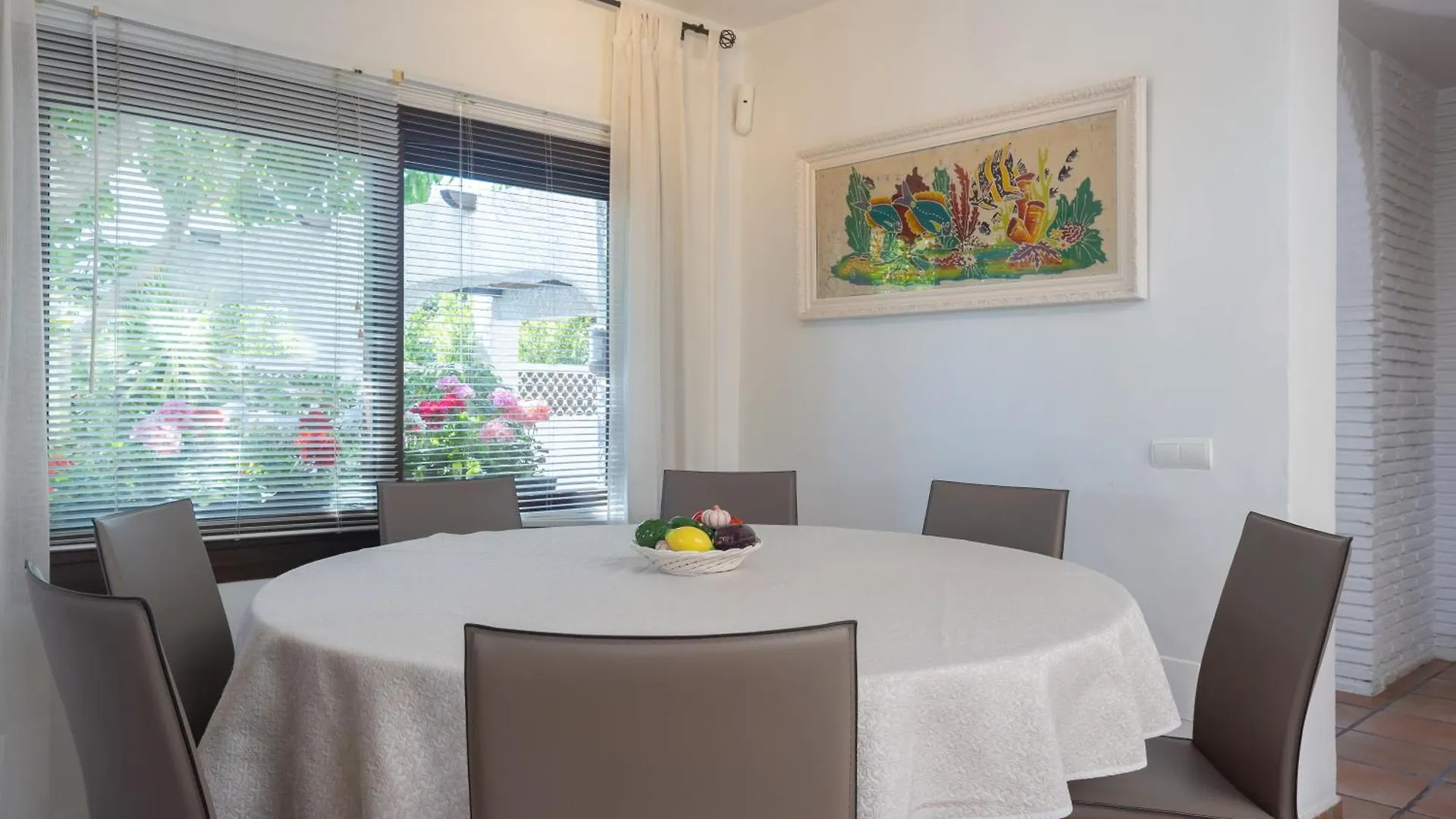 Villa By The Beach 5 Bedrooms Marbella Spain
